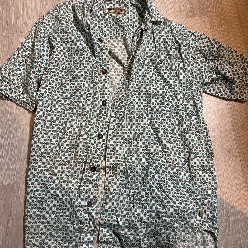 Mens Size Medium vintage Royal Robbins button-up casual shirt 100% cotton